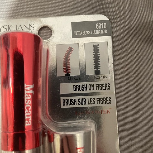 Physicians Formula Red and Silver Lash Extensions - Picture 2 of 8